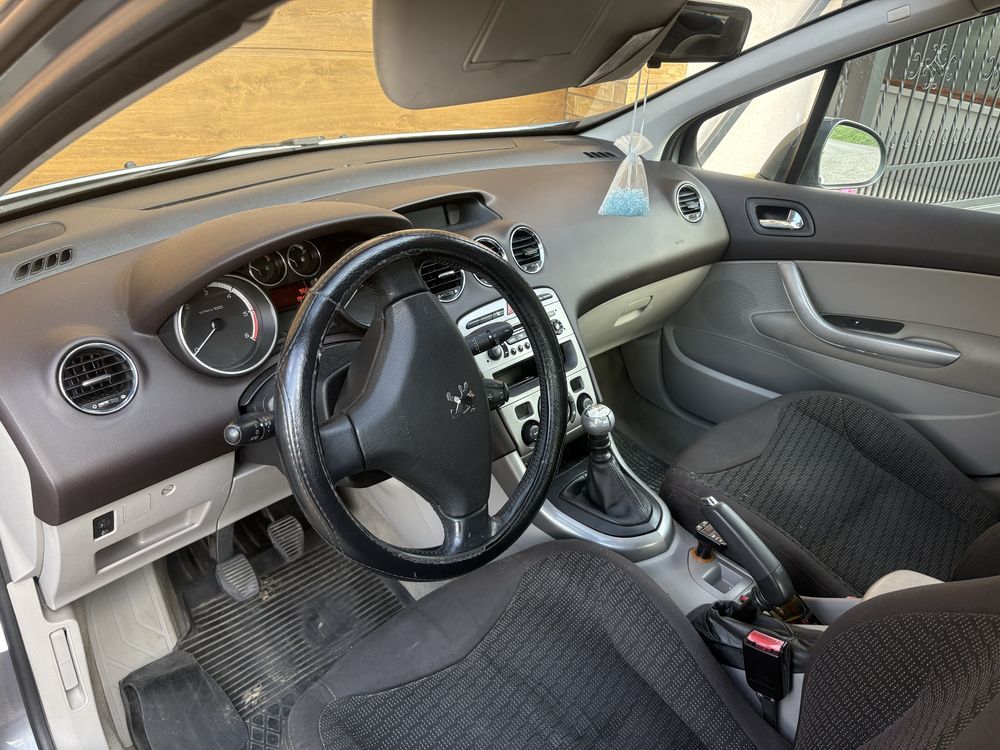 Sprzedam samochód osobowy marki Peugeot