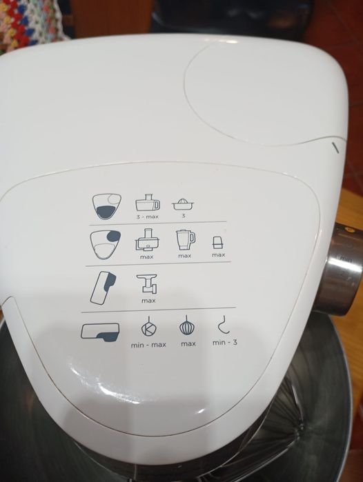 Robôt de cozinha Kenwood,com 7 acessórios.