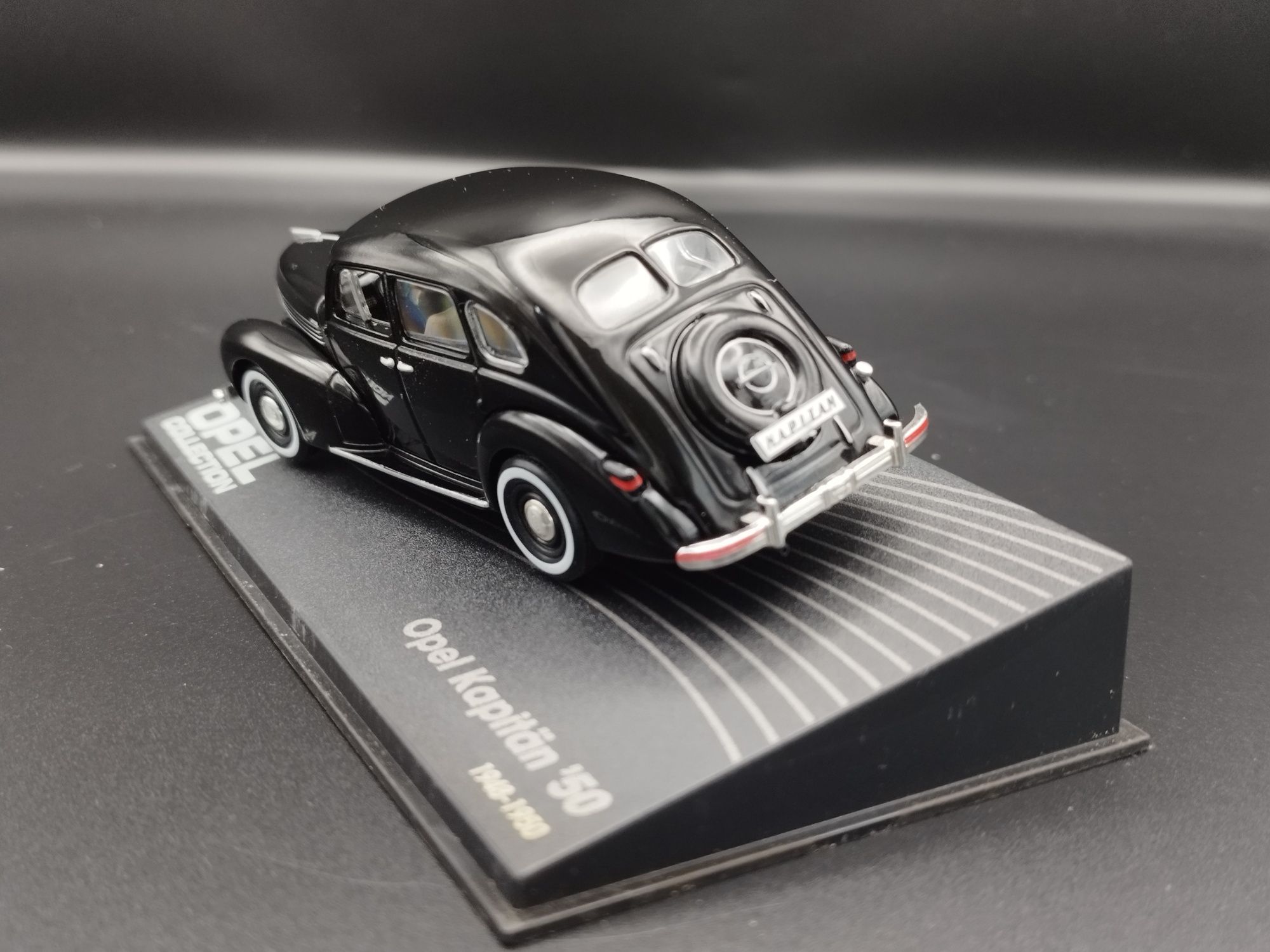 1:43 Opel Collection 1948-50 Opel Kapitan 50 model używany