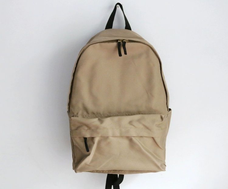 MUJI Nova mochila de cor caramelo

MUJI Brand new camel-colored backp