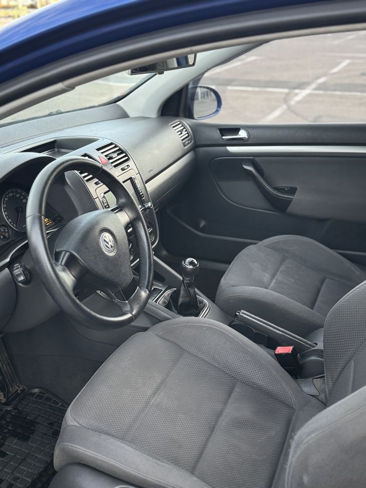 Volkswagen Golf 5 Stan Bardzo Dobry!! Bez korozji !! 1.6 beznyna