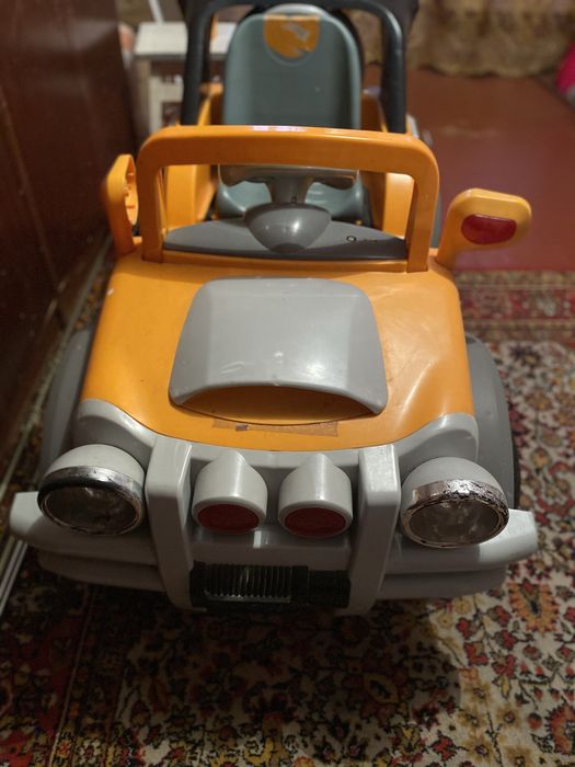 Дитяча машинка на акумуляторі