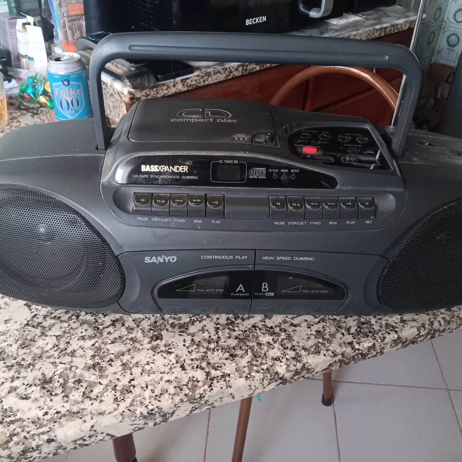 Vendo radio muito potente com leitor de cassetes