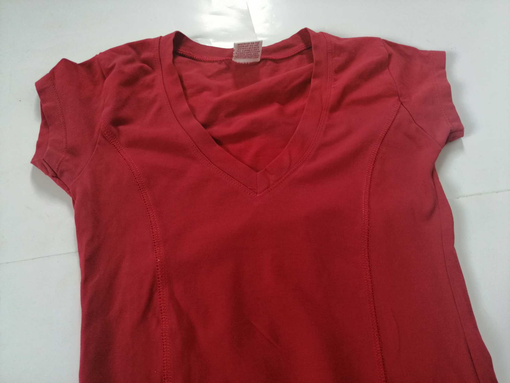 Bluzka z krótkim rękawem czerwona dekolt w serek roz. XS / 36