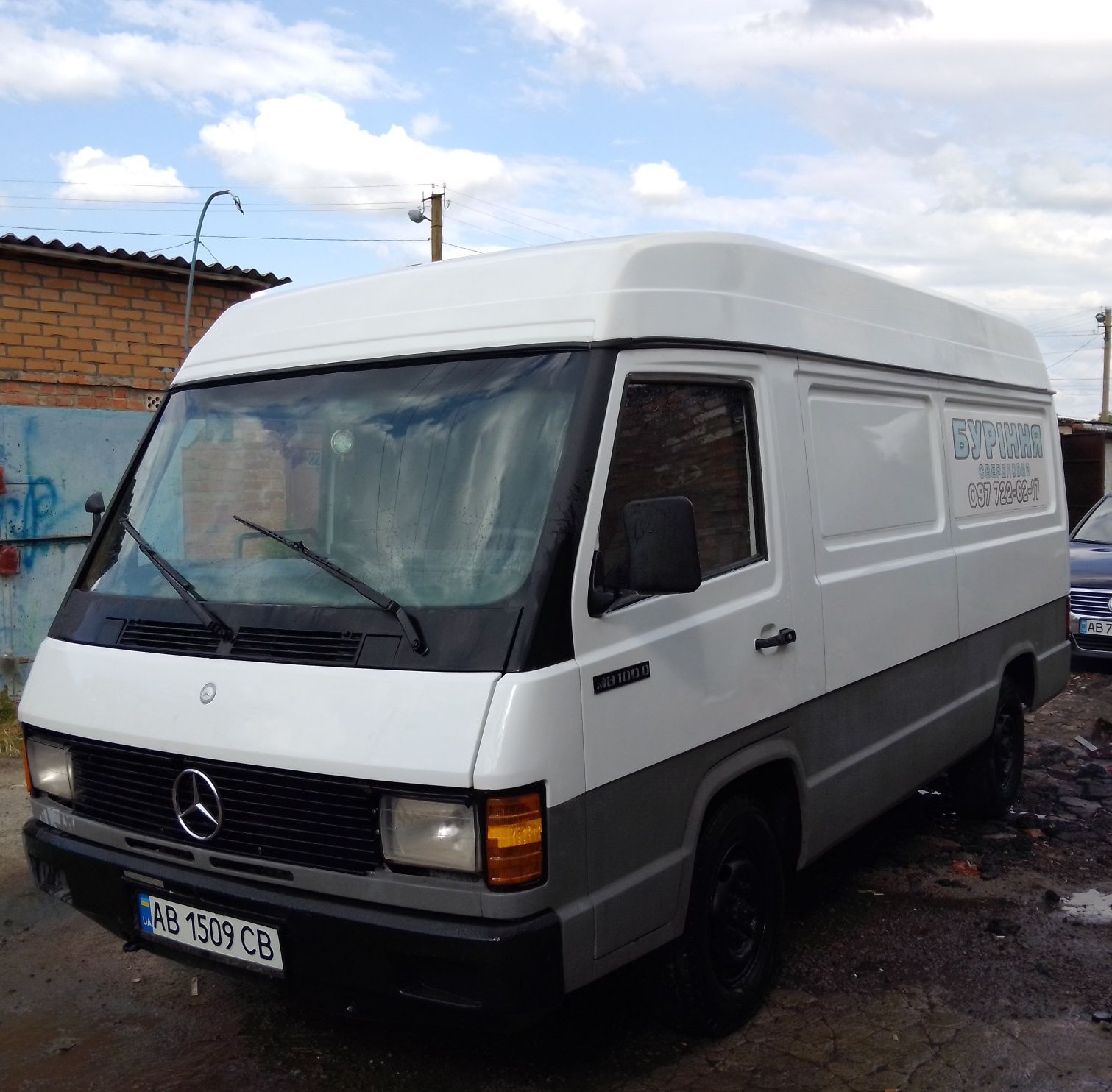 Продам Mercedes MB 100