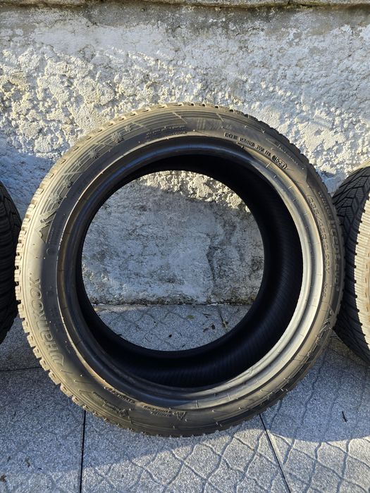 Pneus 235/44/18 Tesla