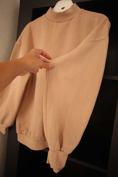 Długa karmelowa bluza oversize Bershka z szerokimi rękawami XS