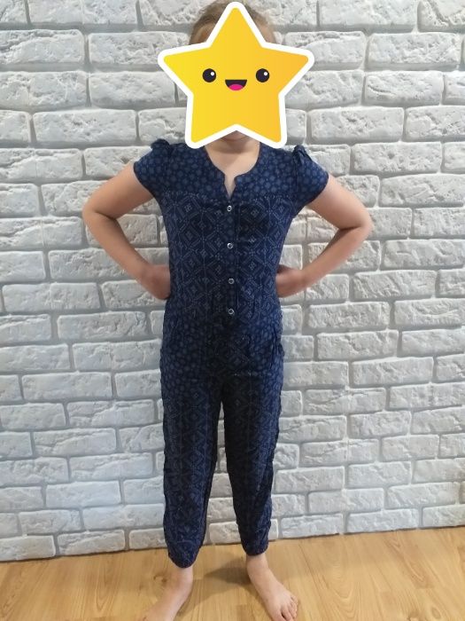 Wzorzysty kombinezon firmy H&M roz 116 granatowy