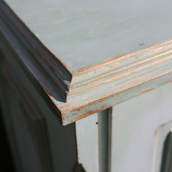 Ręcznie odnowiona komoda drewniana szafka