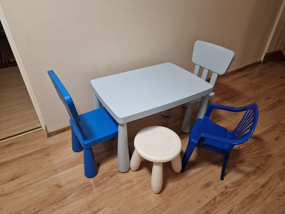 Zestaw ikea stolik + 2 krzesła i taboret