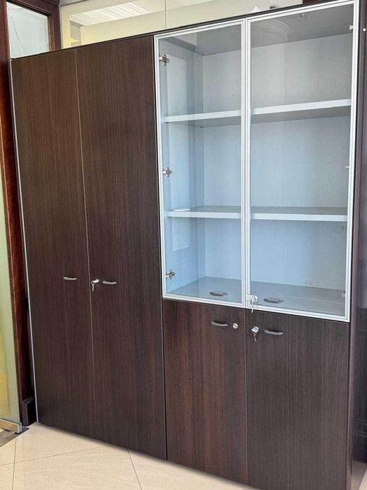 Офісні меблі: стійка ресепшн + шафа-вітрина | Сучасний дизайн, Київ