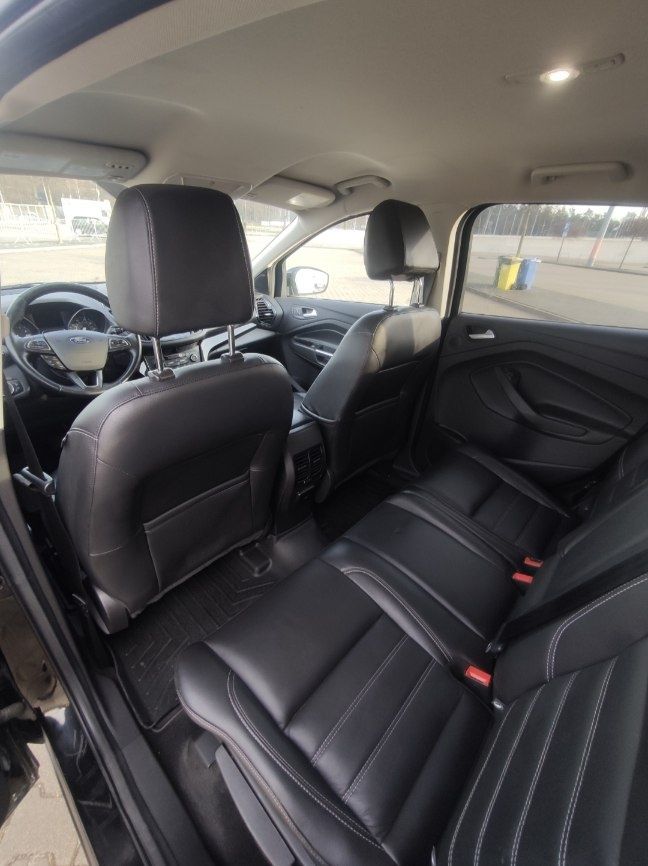 Ford Escape Titanium z napędem 4x4 Full ver. wyposażenia
