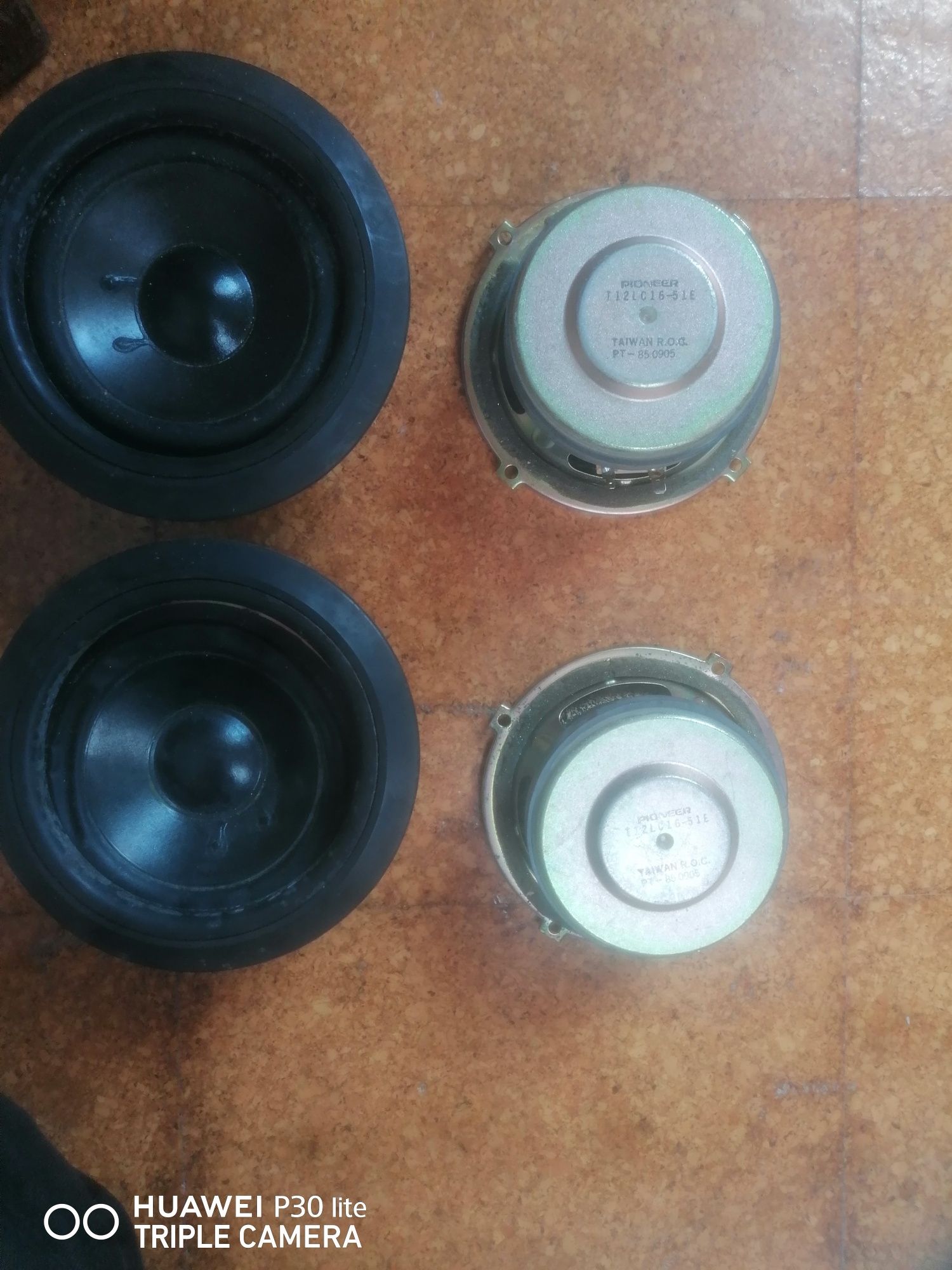 Colunas pioneer de carro