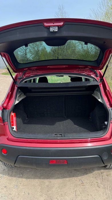 Автомобиль Nissan Qashkai 2013 CVT 1.6