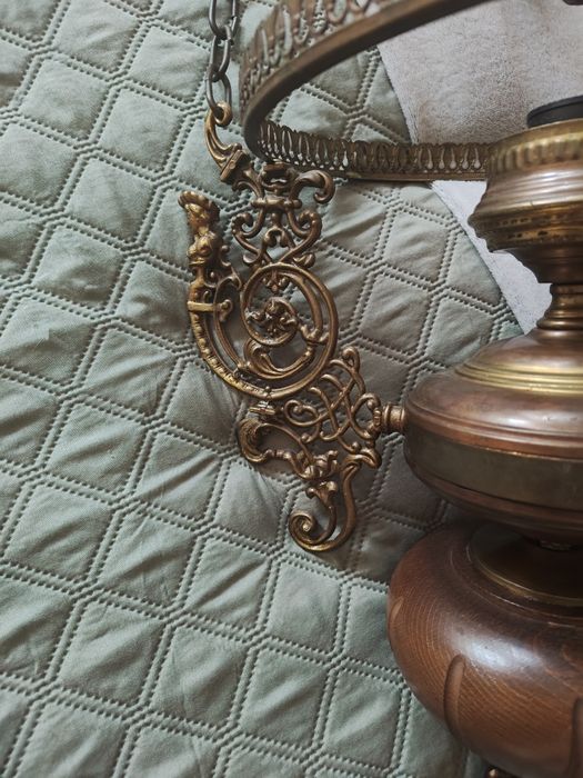 Lampa sufitowa z dawnych lat