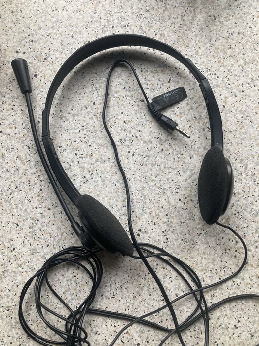 Навушники +1 б/у проводні з мікрофоном