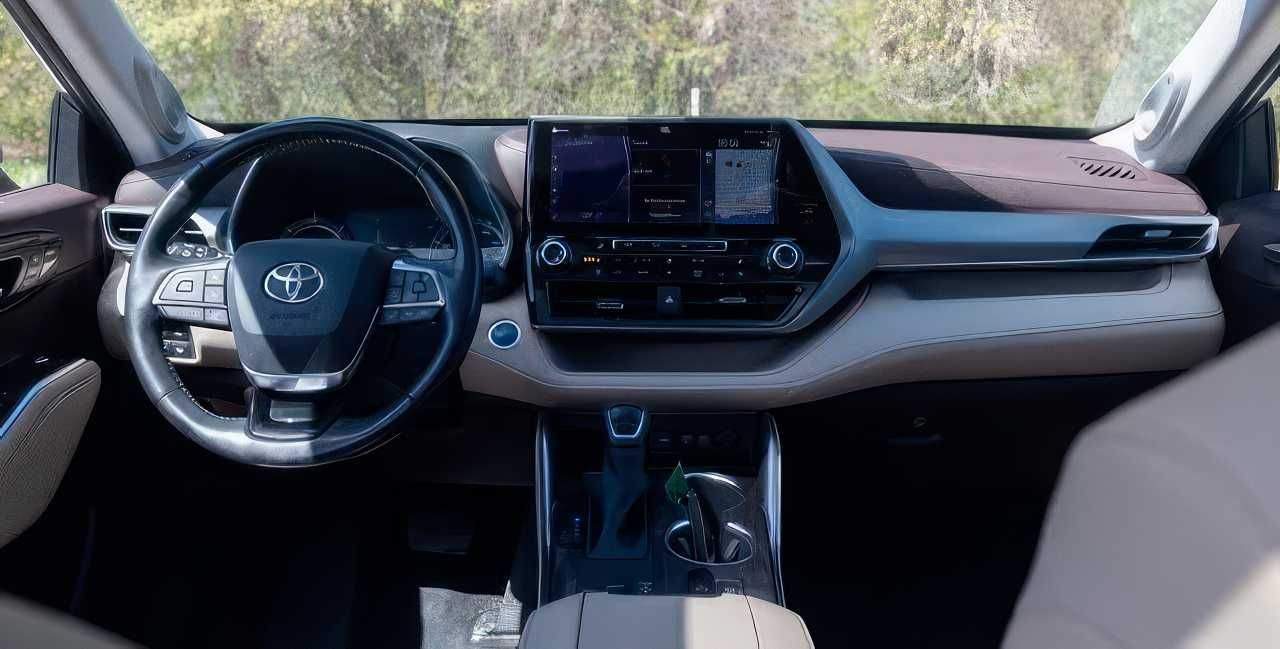 2021 Toyota Highlander Hybrid Platinum