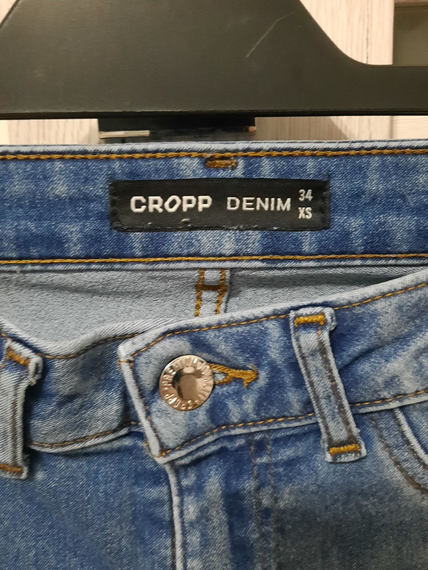 Spodnie jeans Cropp r. XS