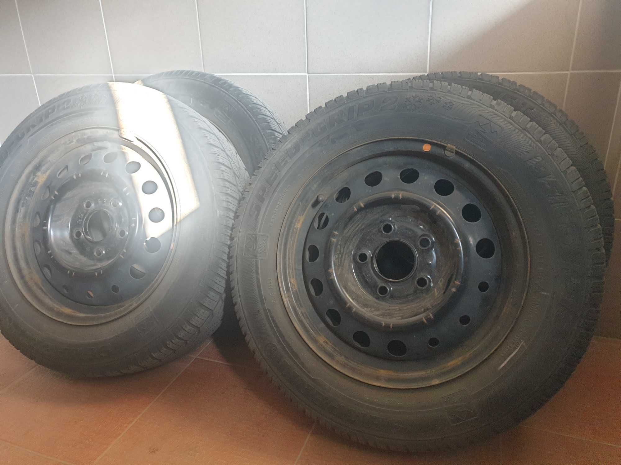 Komplet kół z zimowymi oponami