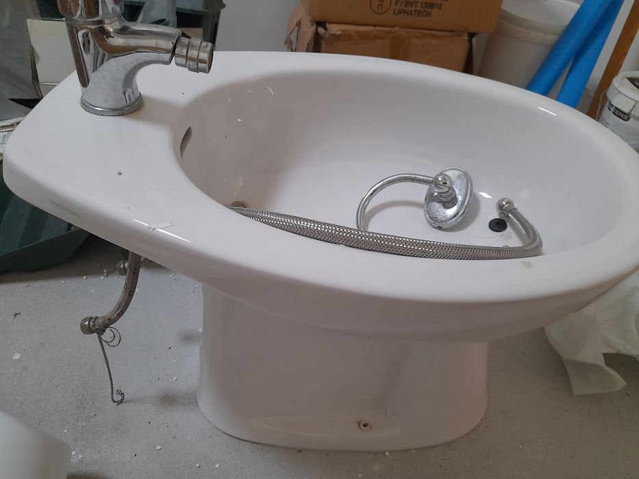 Bidé Sanitana com torneira 20€