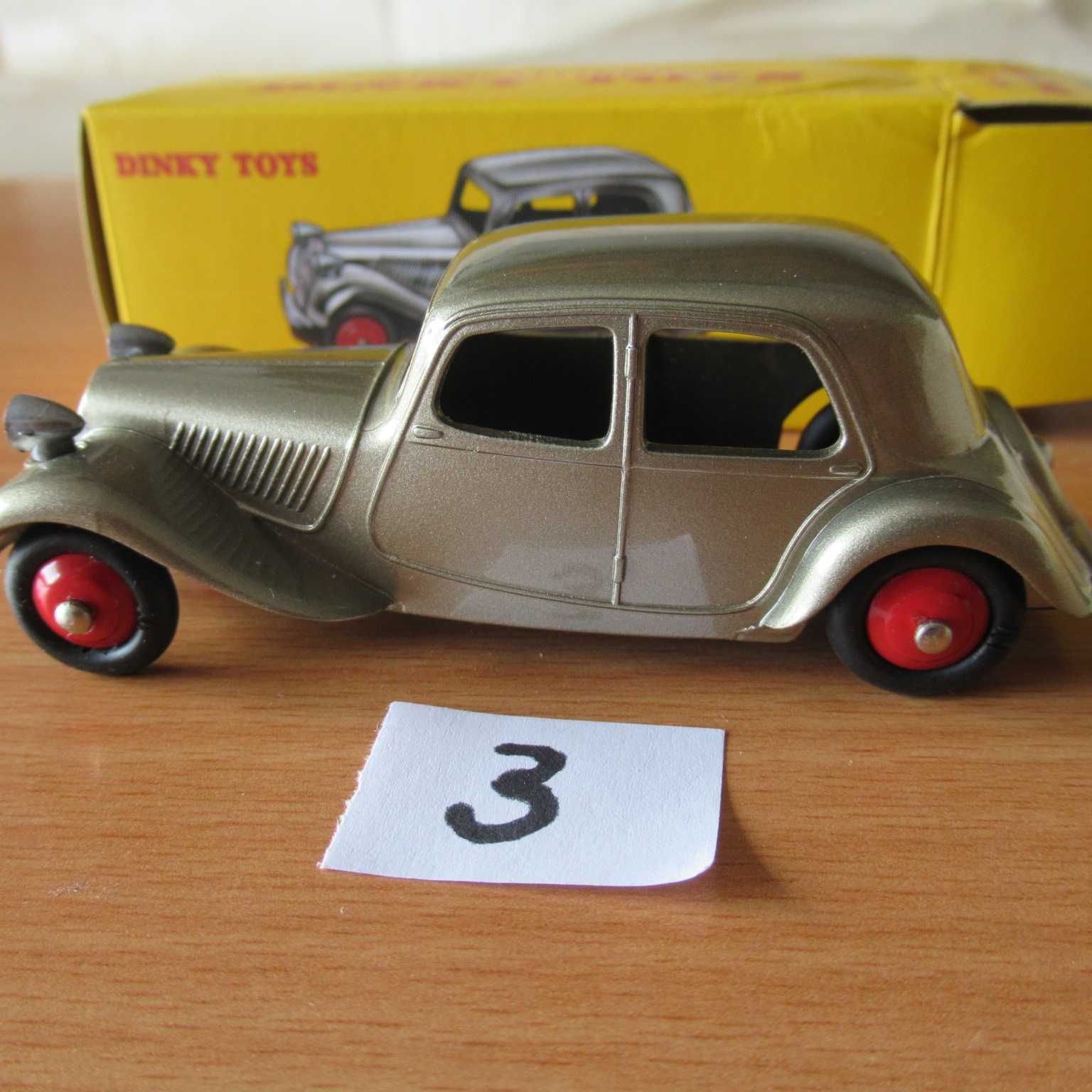 (c133/11)  5 carros em metal da Dinky Toys esc,1;43 C/caixa