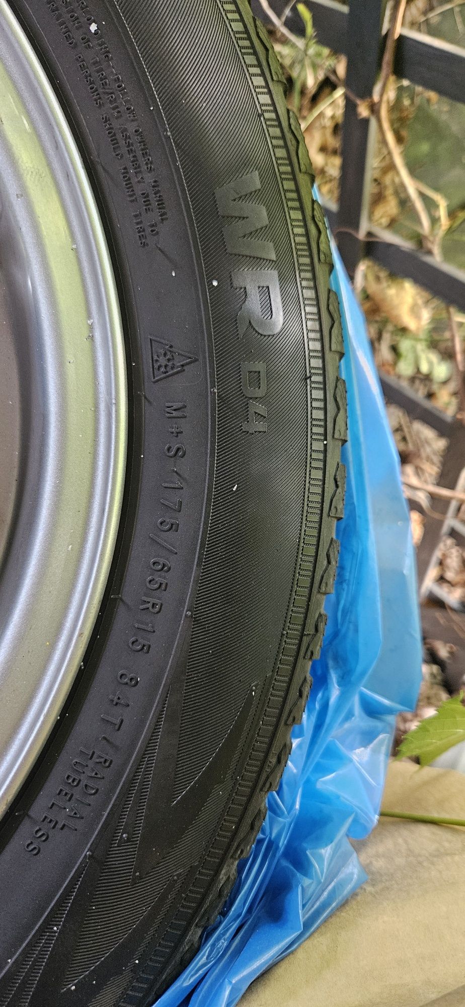 Felgi aluminiowe 15  opony zimowe nokian WRD4 175/65/15 do Mini i nnyc