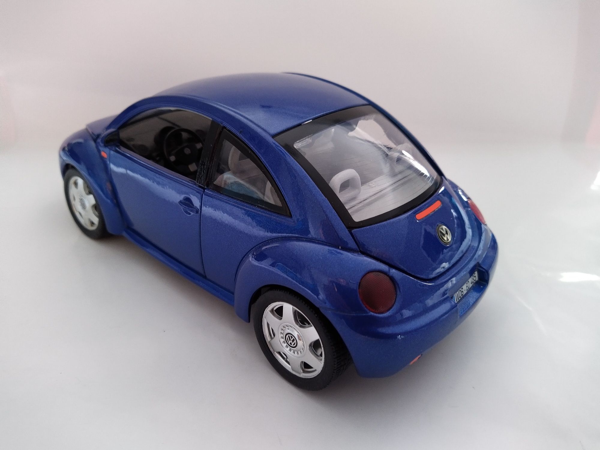 VW Volkswagen New Beetle bburago burago Skala 1:18