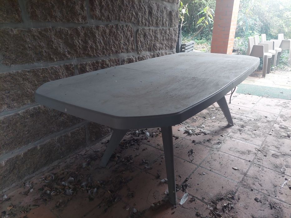 Conjunto de mesa e cadeiras de jardim