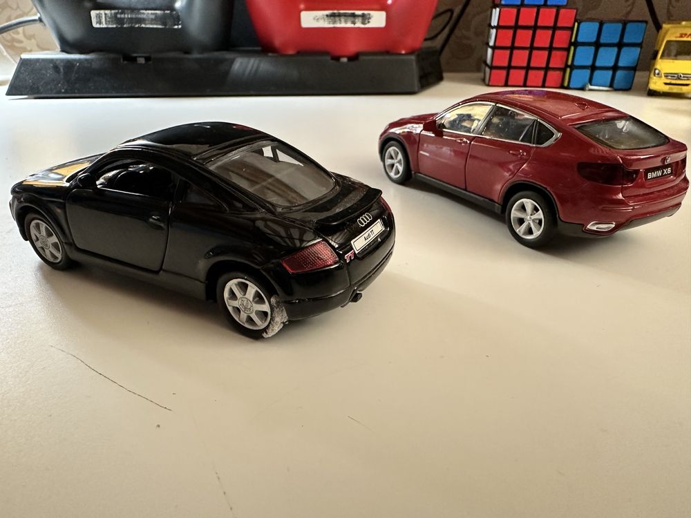 Carros. Conjunto de 4 miniaturas colecionáveis WELLY