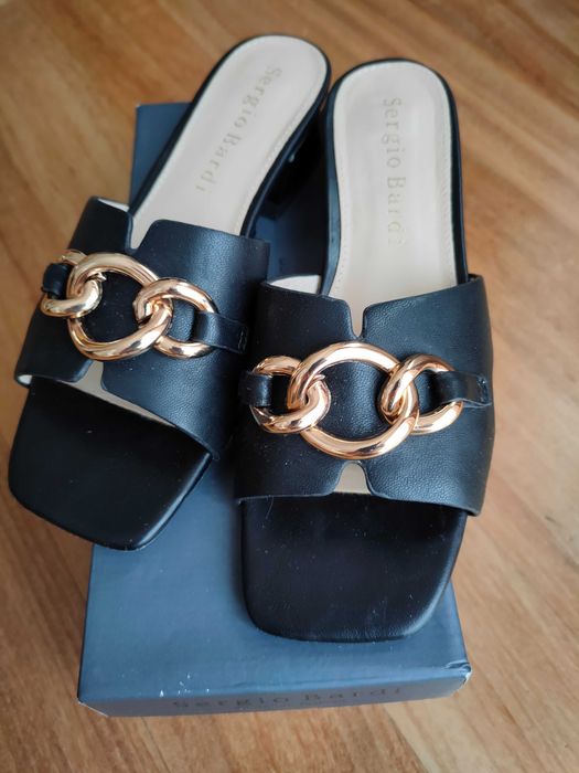 Nowe , czarne klapki włoskiej firmy Sergio Bardi, rozm. 37