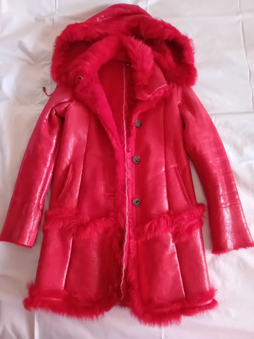 Продам натуральную детскую дубленку.Производство Турция.