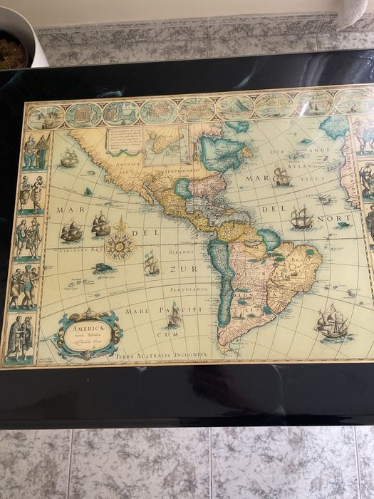 Mesa decorativa com mapa america