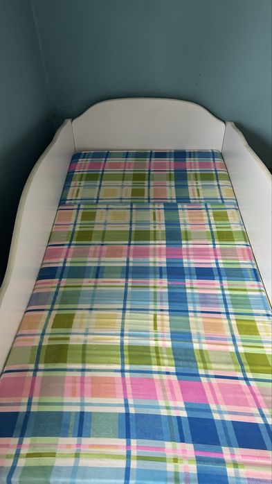 Łóżko z materacem policyjne