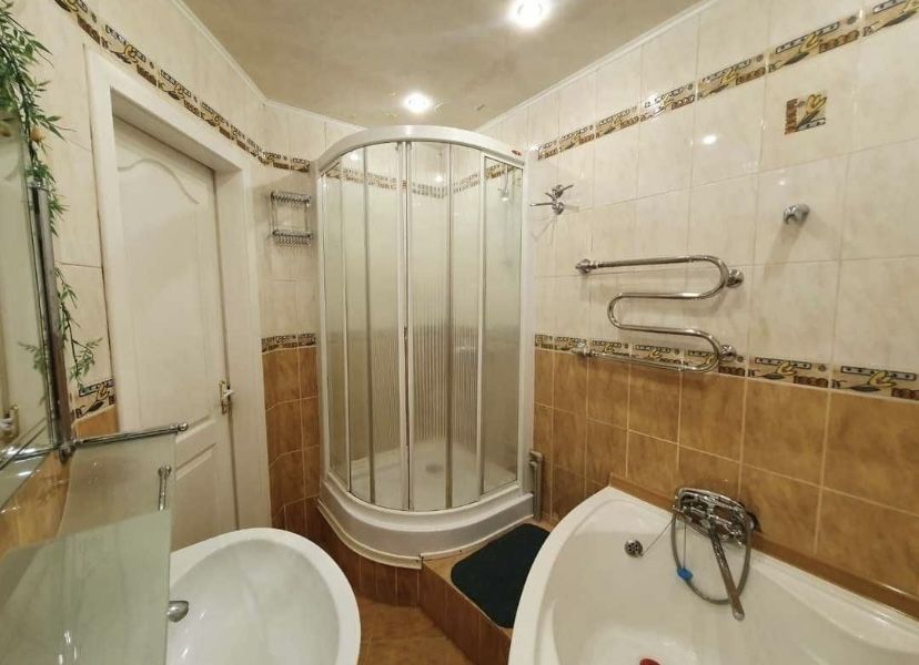 Продаж 4-к квартири на Бабурці