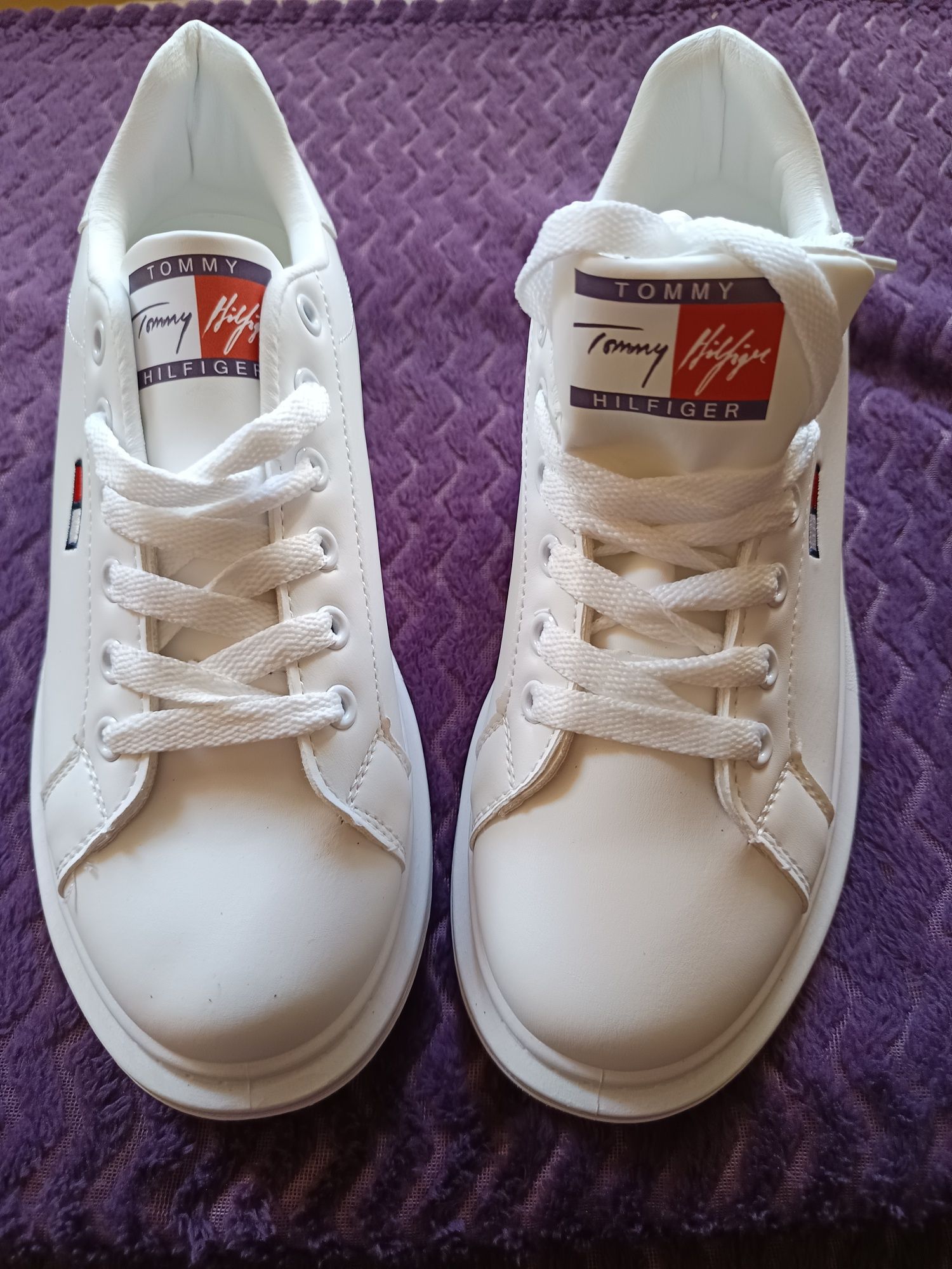 Buty 41 z logo firmy Tommy Hilfiger