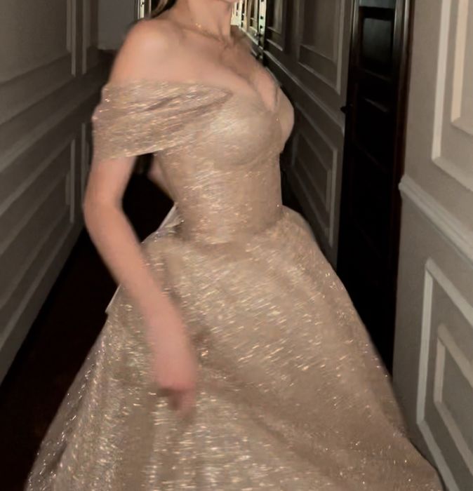 Пишна випускна сукня