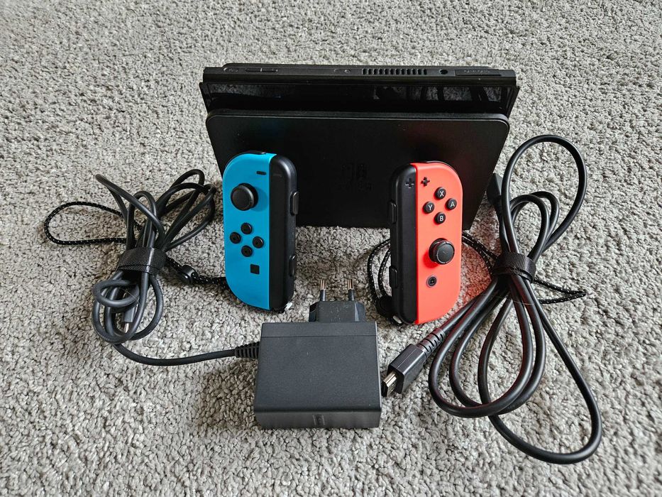 Sprzedam konsolę Nintendo Switch OLED + gry i akcesoria