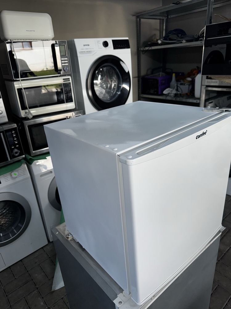 Zamrażarka  firmy Comfee model gb5048 kostka A+ 32 litry