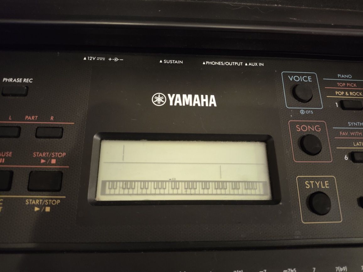 Sprzedam keyboard Yamaha PSR E273
