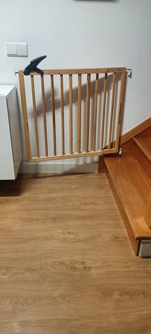 Grade/porta segurança para escadas