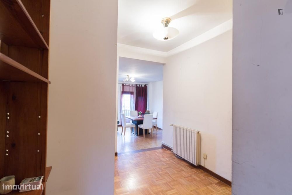 Quarto - localizado em Paranhos Porto