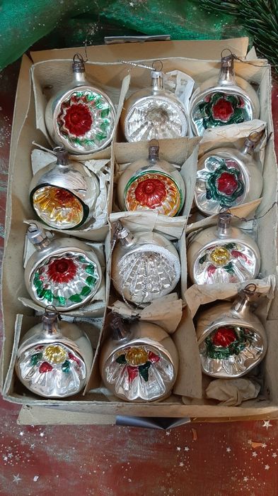 Szklane bombki reflektorki,ozdoby choinkowe PRL.12 sztuk.