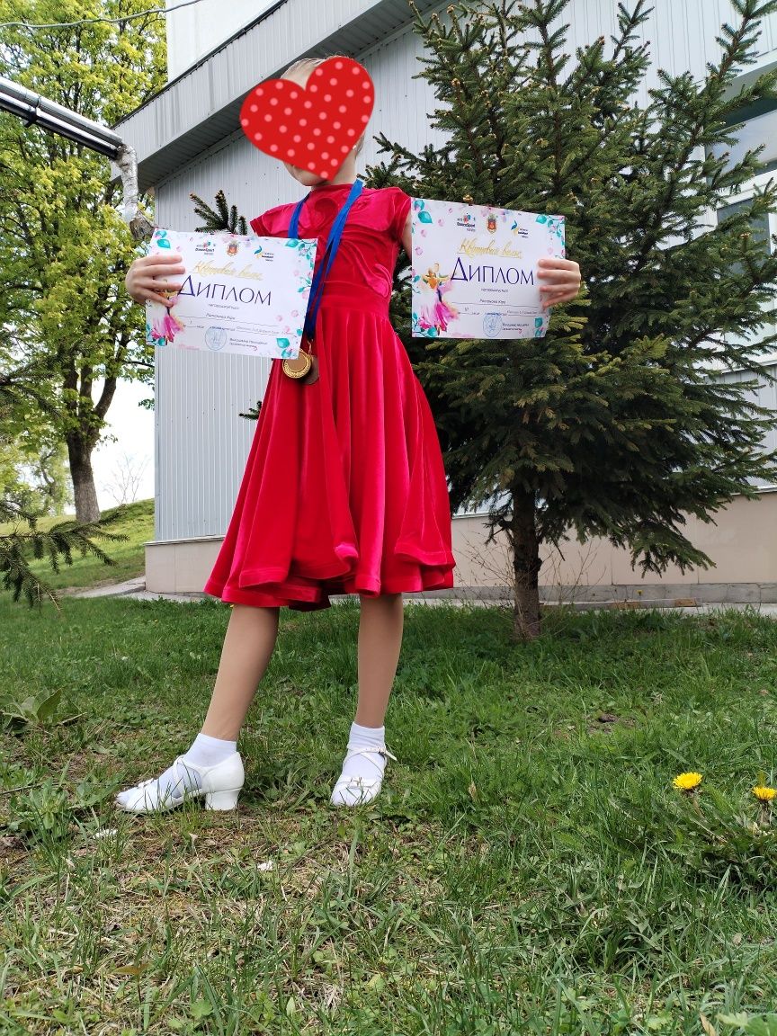 Сукня для танців з двома спідницями