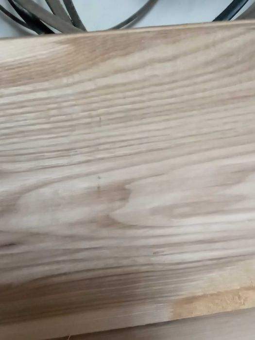 Deski wiązu suszone w suszarni