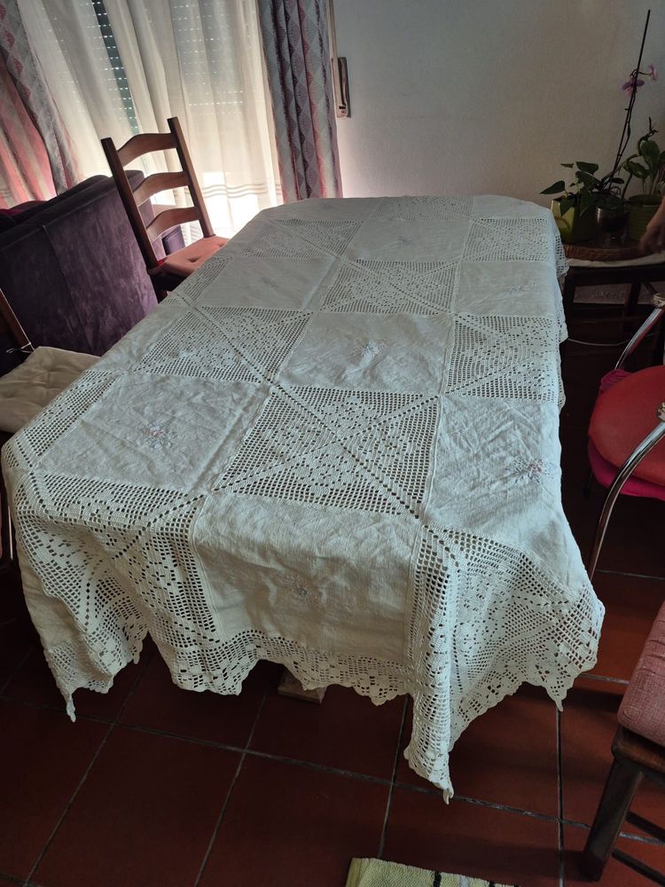 Toalha de mesa em croche e linho