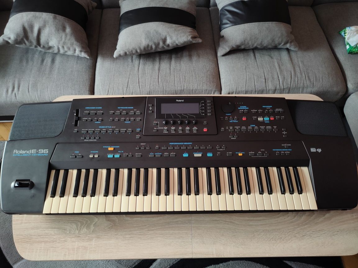 ROLAND E-96 Super stan! + STYLE