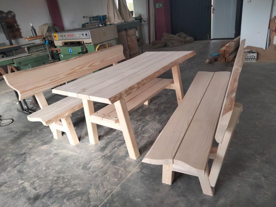 Stół ogrodowy i dwie ławki