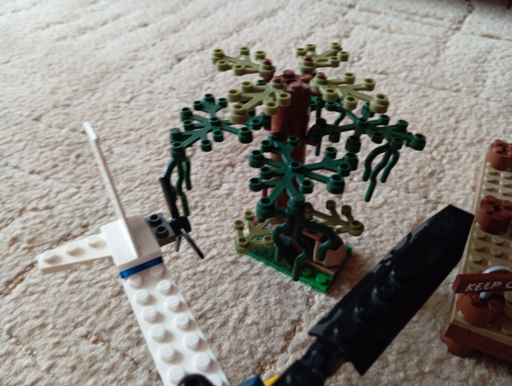 Lego city 60068 схованка злочинців на болоті