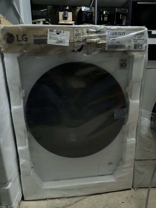 Пральна машина (Нова) LG F4WR701Y