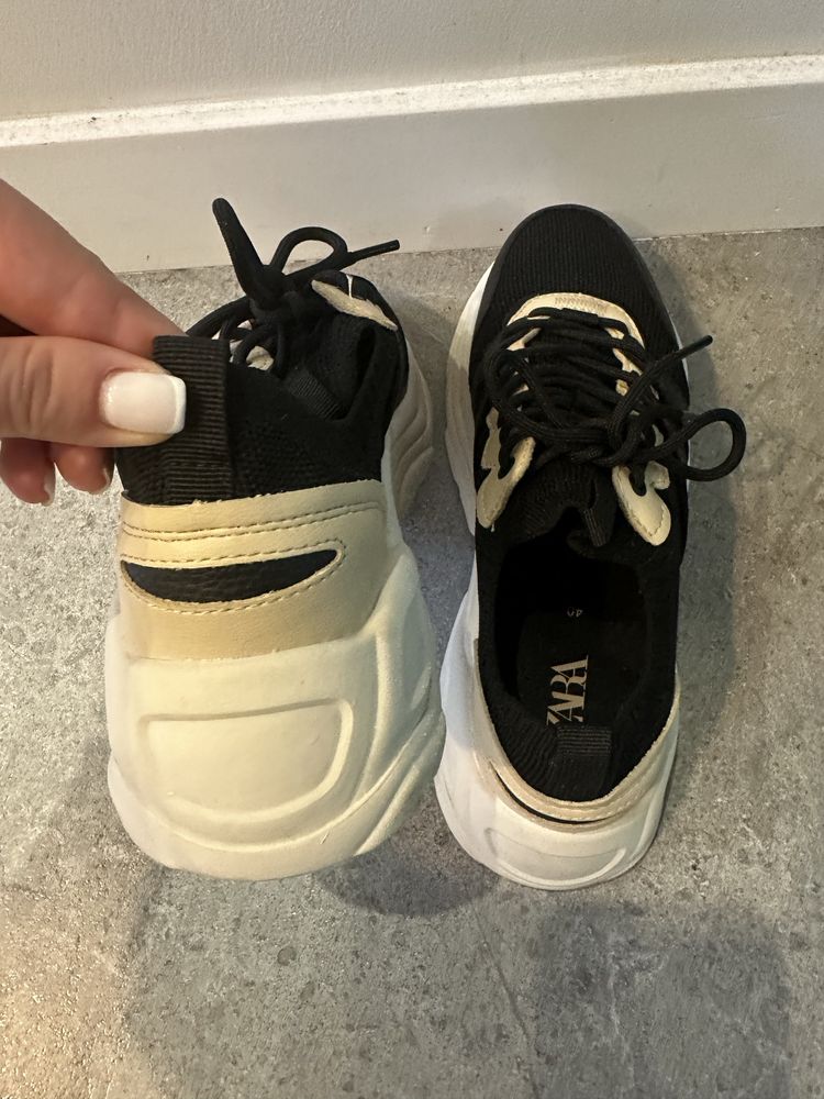 Zara взуття кросівки чорні 40, стелька 26 см